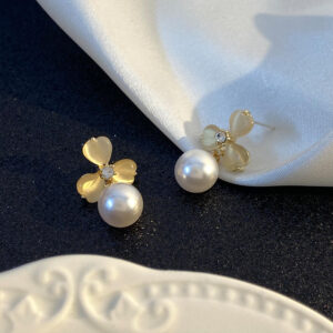 Sweet Temperament Clover Cat Eye Stone Earrin